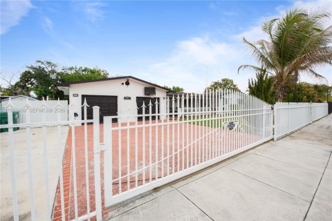 Купить виллу или дом в Хомстед, Флорида 11 комнат, 135.36м2, № 2048015 - фото 26