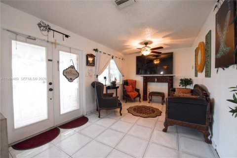 Купить виллу или дом в Хомстед, Флорида 11 комнат, 135.36м2, № 2048015 - фото 5