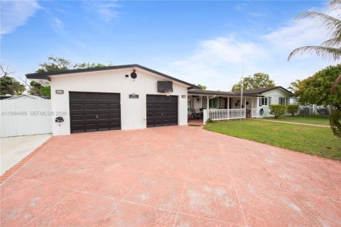 Купить виллу или дом в Хомстед, Флорида 11 комнат, 135.36м2, № 2048015 - фото 2