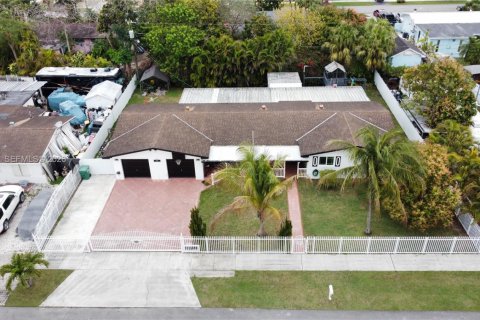 Купить виллу или дом в Хомстед, Флорида 11 комнат, 135.36м2, № 2048015 - фото 29