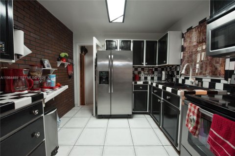 Купить виллу или дом в Хомстед, Флорида 11 комнат, 135.36м2, № 2048015 - фото 9