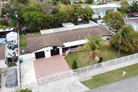 Купить виллу или дом в Хомстед, Флорида 11 комнат, 135.36м2, № 2048015 - фото 28