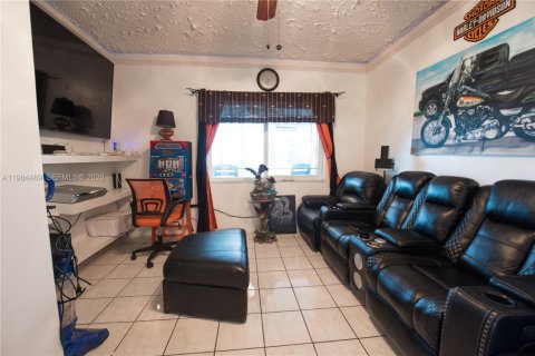 Купить виллу или дом в Хомстед, Флорида 11 комнат, 135.36м2, № 2048015 - фото 16