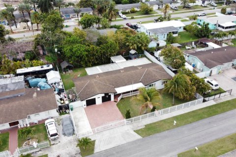 Купить виллу или дом в Хомстед, Флорида 11 комнат, 135.36м2, № 2048015 - фото 30