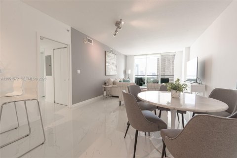 Снять в аренду кондоминиум в Майами, Флорида 2 спальни, 102.66м2, № 2150417 - фото 3