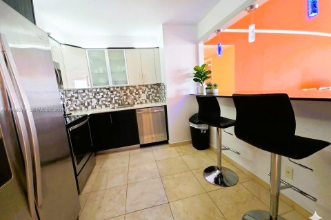 Condo in Aventura, Florida, 2 bedrooms № 2058631 - photo 11
