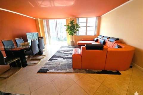 Condo in Aventura, Florida, 2 bedrooms № 2058631 - photo 8