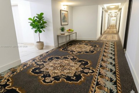 Condo in Aventura, Florida, 2 bedrooms № 2058631 - photo 18