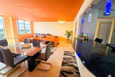 Condo in Aventura, Florida, 2 bedrooms № 2058631 - photo 2