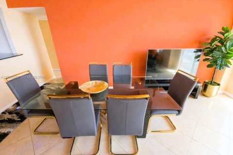 Condo in Aventura, Florida, 2 bedrooms № 2058631 - photo 7