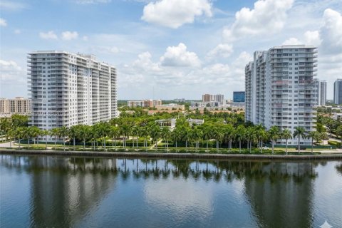 Condo in Aventura, Florida, 2 bedrooms  № 2058631