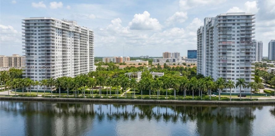 Condo in Aventura, Florida, 2 bedrooms № 2058631