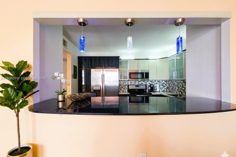 Condo in Aventura, Florida, 2 bedrooms № 2058631 - photo 3