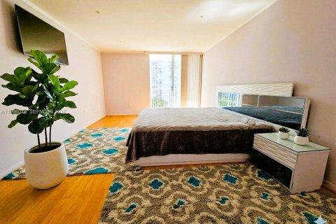 Condo in Aventura, Florida, 2 bedrooms № 2058631 - photo 13