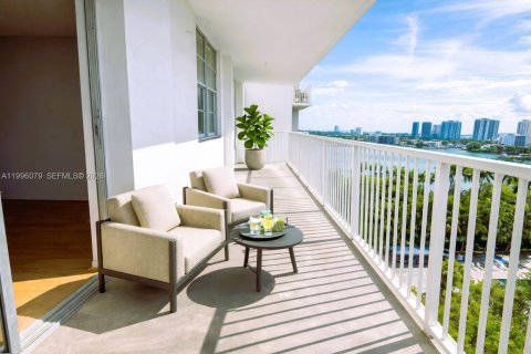 Condo in Aventura, Florida, 2 bedrooms № 2058631 - photo 5