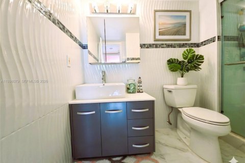 Condo in Aventura, Florida, 2 bedrooms № 2058631 - photo 16