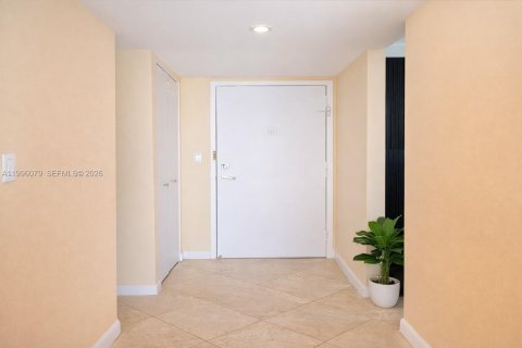 Condo in Aventura, Florida, 2 bedrooms № 2058631 - photo 12