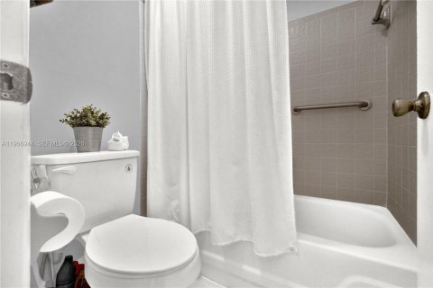 Adosado en venta en Coconut Creek, Florida, 2 dormitorios, 114.27 m2 № 2032871 - foto 20