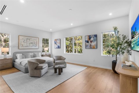 Casa en venta en Miami, Florida, 6 dormitorios, 530.47 m2 № 2011718 - foto 16