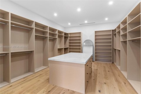 Casa en venta en Miami, Florida, 6 dormitorios, 530.47 m2 № 2011718 - foto 18