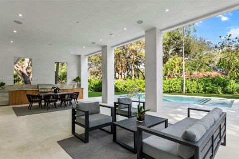 Casa en venta en Miami, Florida, 6 dormitorios, 530.47 m2 № 2011718 - foto 23