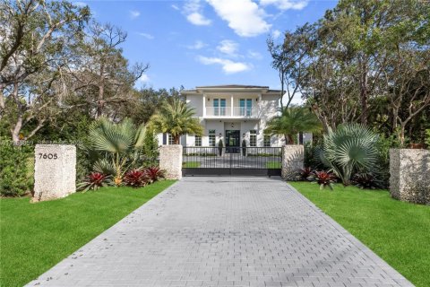 Casa en venta en Miami, Florida, 6 dormitorios, 530.47 m2 № 2011718 - foto 2