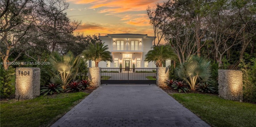 Casa en Miami, Florida 6 dormitorios, 530.47 m2 № 2011718