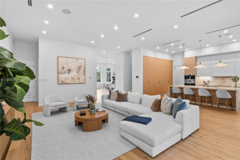 Casa en venta en Miami, Florida, 6 dormitorios, 530.47 m2 № 2011718 - foto 15