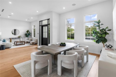 Casa en venta en Miami, Florida, 6 dormitorios, 530.47 m2 № 2011718 - foto 7