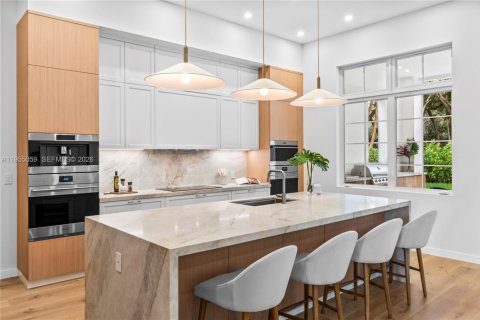 Casa en venta en Miami, Florida, 6 dormitorios, 530.47 m2 № 2011718 - foto 11