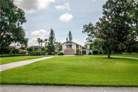 House in Grand Island, Florida 4 bedrooms, 282.89 sq.m. № 1796939 - photo 4