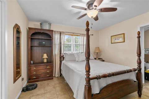 House in Grand Island, Florida 4 bedrooms, 282.89 sq.m. № 1796939 - photo 18
