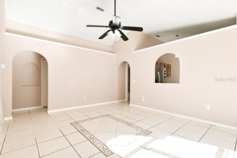 Villa ou maison à louer à Orlando, Floride: 3 chambres, 120.03 m2 № 2386813 - photo 4