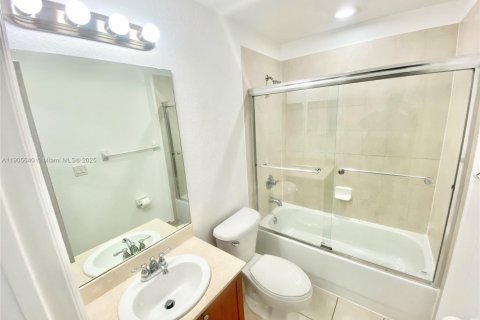 Condominio en alquiler en Doral, Florida, 3 dormitorios, 112.13 m2 № 1956247 - foto 18
