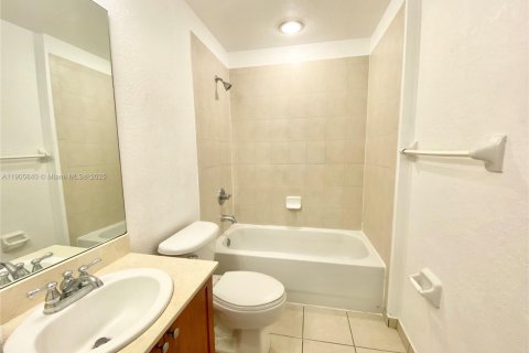Condominio en alquiler en Doral, Florida, 3 dormitorios, 112.13 m2 № 1956247 - foto 14