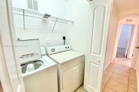 Condominio en alquiler en Doral, Florida, 3 dormitorios, 112.13 m2 № 1956247 - foto 13