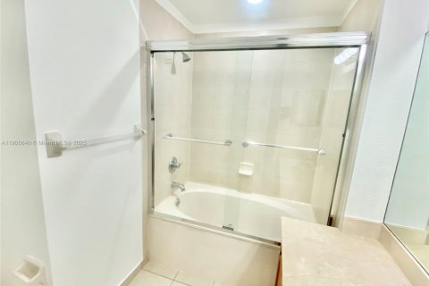 Condominio en alquiler en Doral, Florida, 3 dormitorios, 112.13 m2 № 1956247 - foto 16