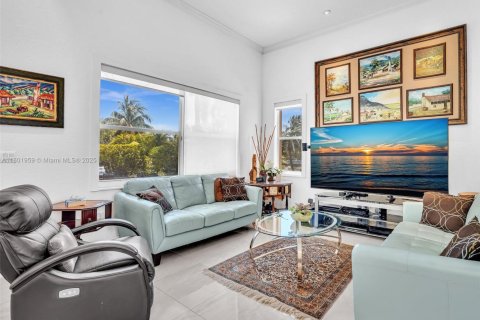 House in Miramar, Florida 4 bedrooms, 246.19 sq.m. № 1688784 - photo 18