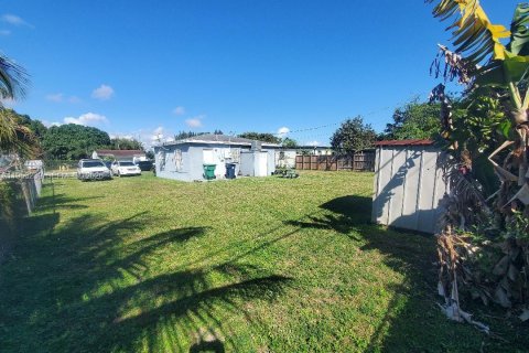 Villa ou maison à vendre à Miami, Floride: 2 chambres, 66.89 m2 № 2007543 - photo 15