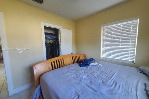 Villa ou maison à vendre à Miami, Floride: 2 chambres, 66.89 m2 № 2007543 - photo 12
