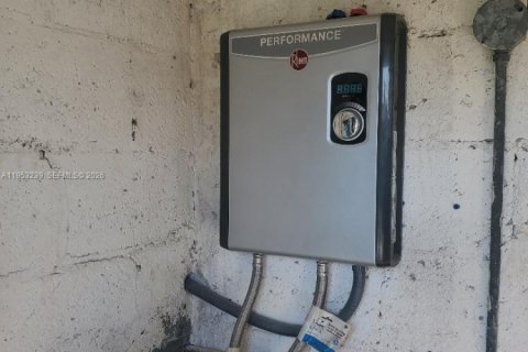 Villa ou maison à vendre à Miami, Floride: 2 chambres, 66.89 m2 № 2007543 - photo 9