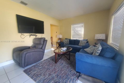 Villa ou maison à vendre à Miami, Floride: 2 chambres, 66.89 m2 № 2007543 - photo 2