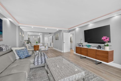 Copropriété à louer à South Palm Beach, Floride: 2 chambres, 111.58 m2 № 2403924 - photo 13
