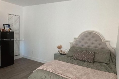 Propiedad comercial en alquiler en Fort Lauderdale, Florida, 1 dormitorio, 41.81 m2 № 2035791 - foto 4