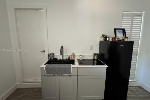 Propiedad comercial en alquiler en Fort Lauderdale, Florida, 1 dormitorio, 41.81 m2 № 2035791 - foto 2