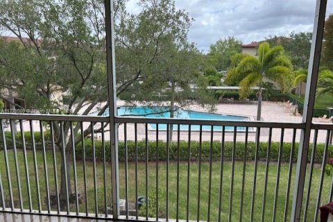 Condo in Pembroke Pines, Florida, 2 bedrooms  № 2035657 - photo 2