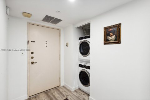 Copropriété à vendre à Miami, Floride: 2 chambres, 136.29 m2 № 1922766 - photo 13