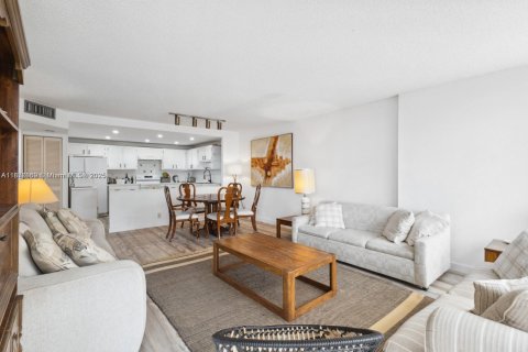 Copropriété à vendre à Miami, Floride: 2 chambres, 136.29 m2 № 1922766 - photo 6