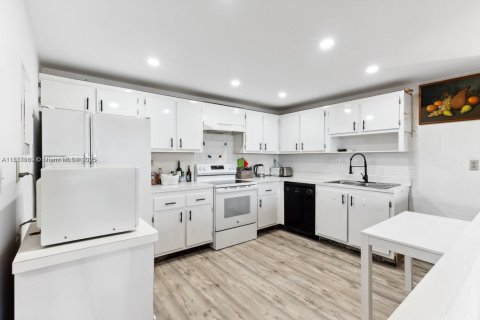 Copropriété à vendre à Miami, Floride: 2 chambres, 136.29 m2 № 1922766 - photo 11