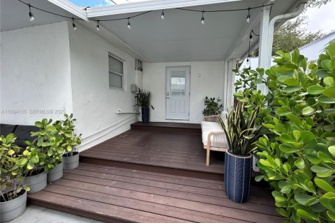 Снять в аренду виллу или дом в Майами, Флорида 2 спальни, № 1992426 - фото 1